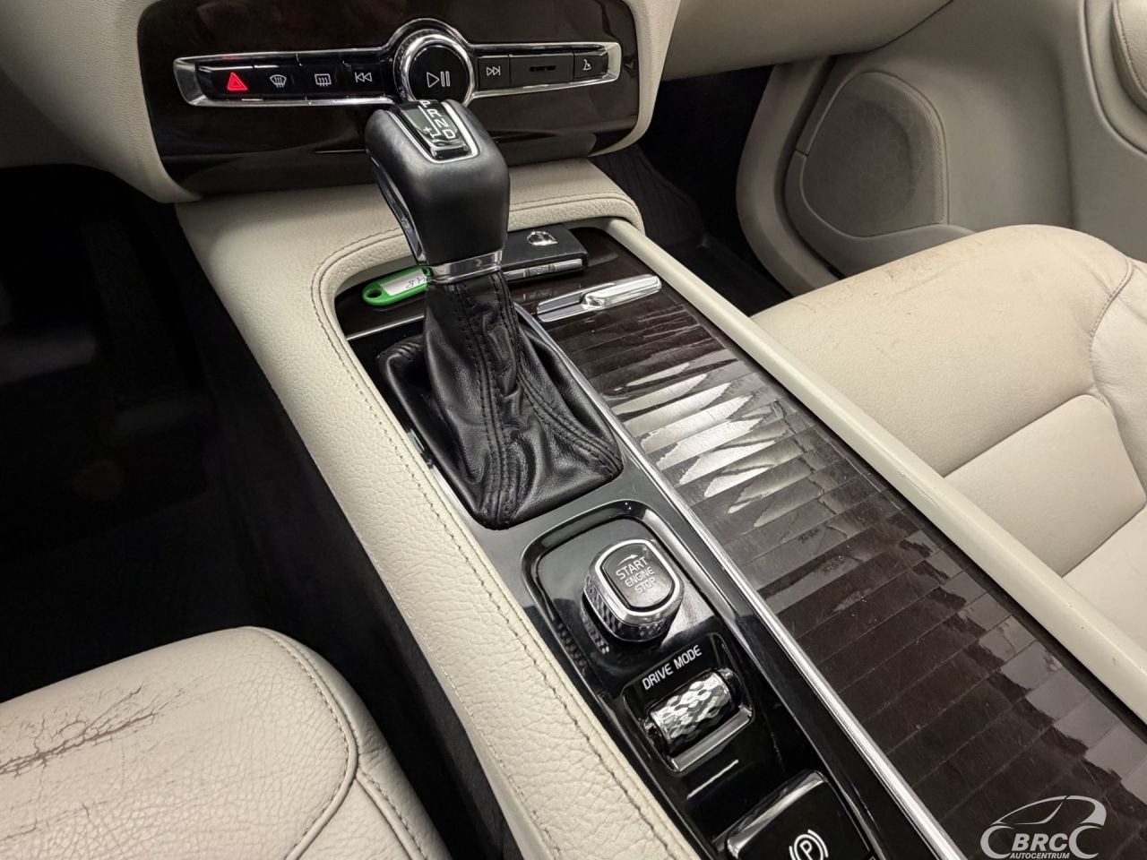Volvo XC90 | 26