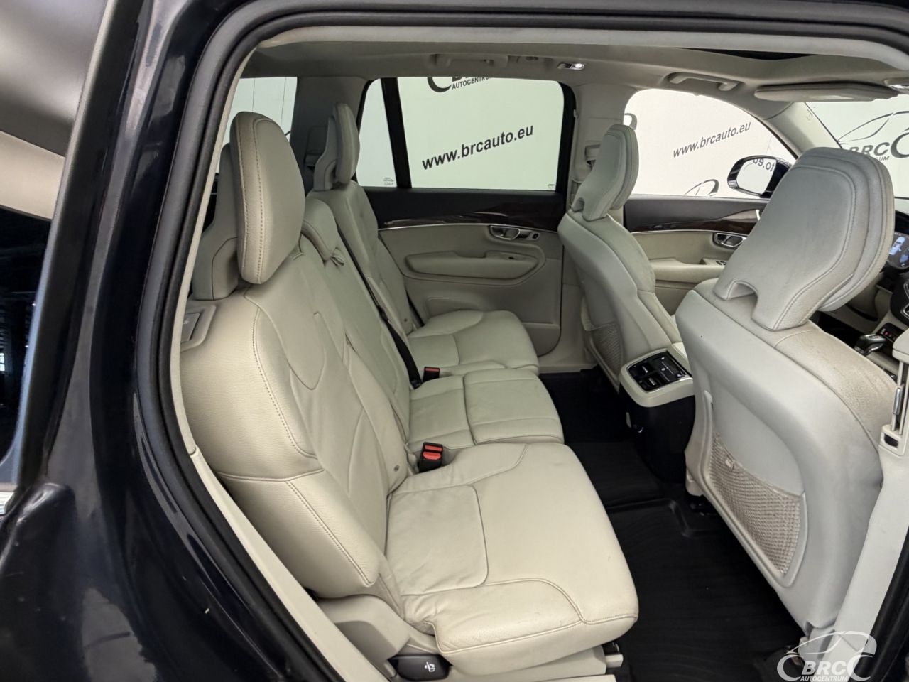 Volvo XC90 | 10