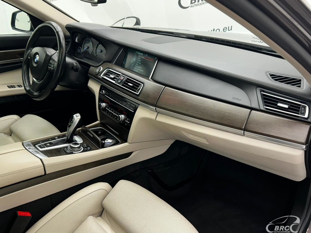 BMW 740 | 23
