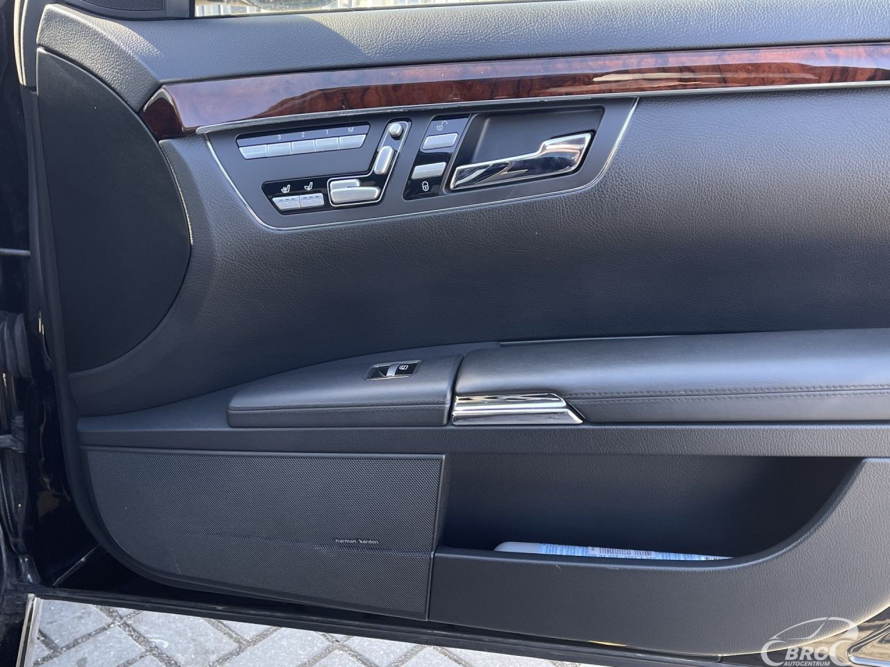 Mercedes-Benz S550 | 4