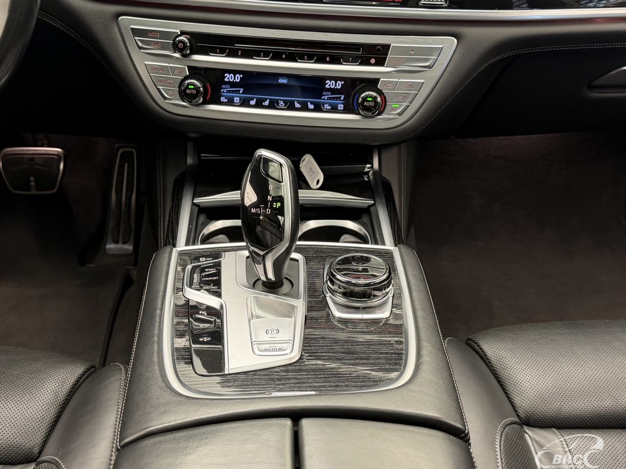 BMW 750 | 22