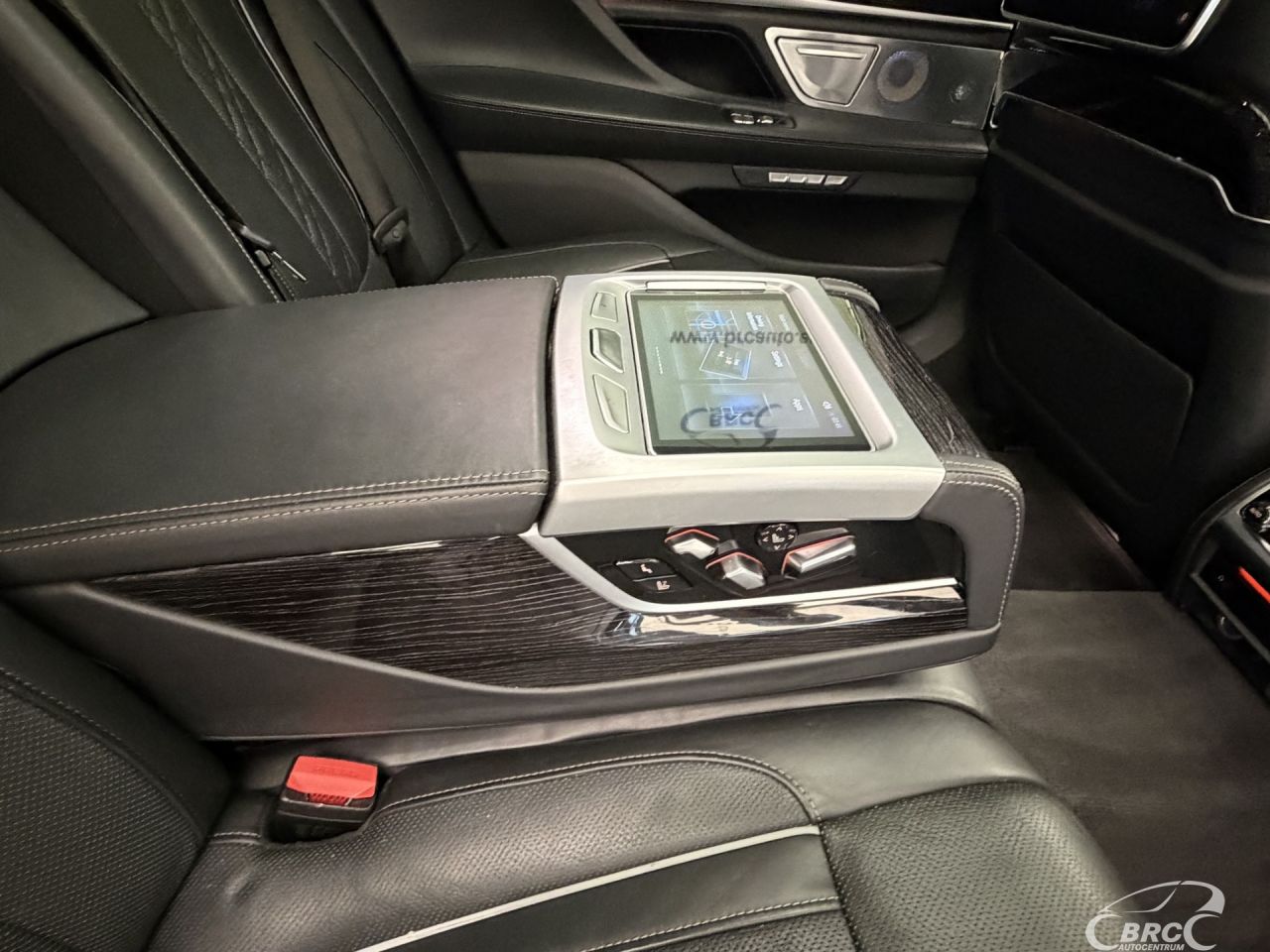 BMW 750 | 24