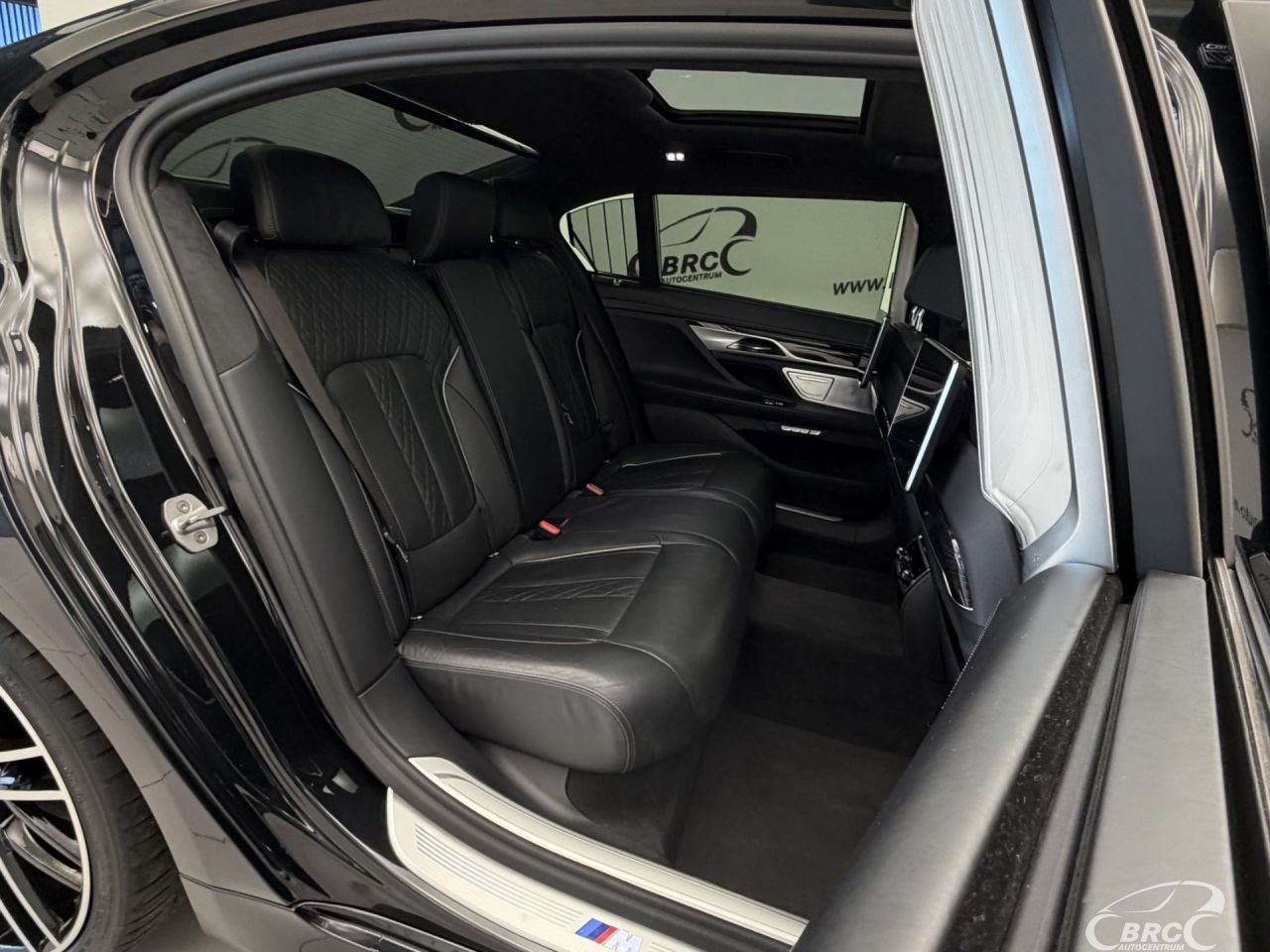 BMW 750 | 12