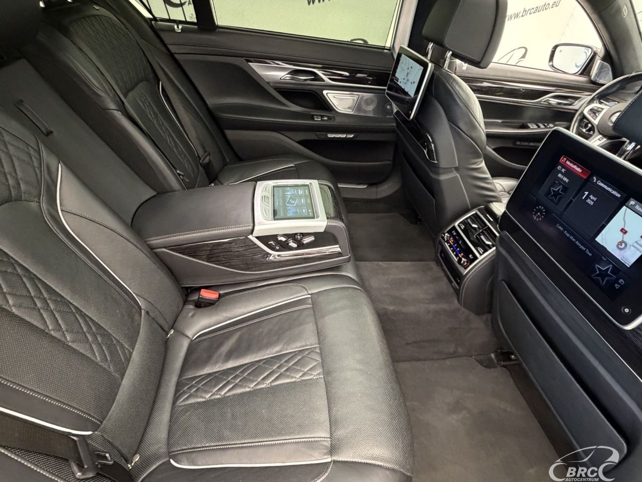 BMW 750 | 23