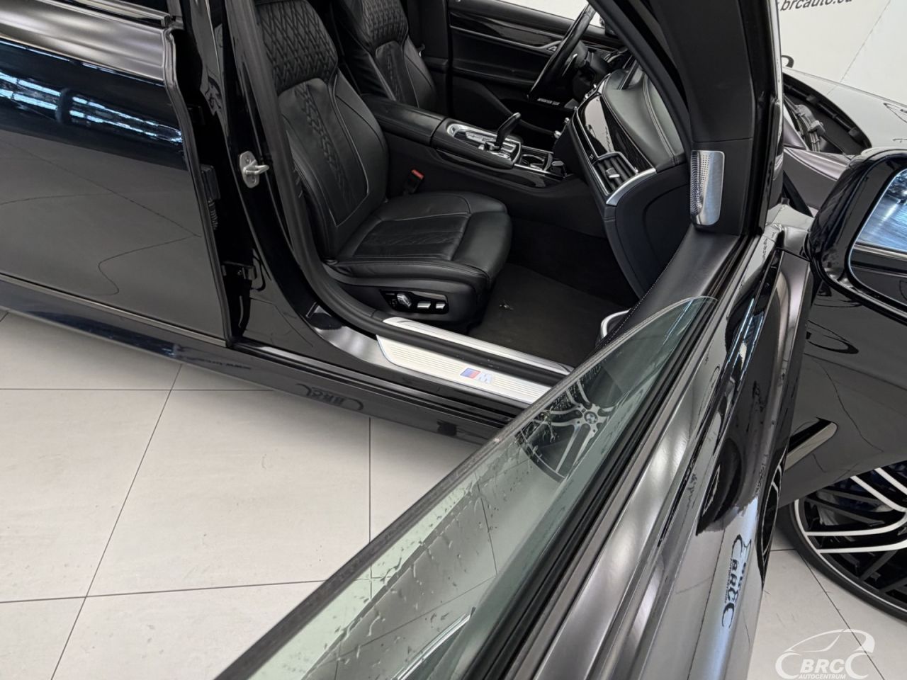BMW 750 | 9