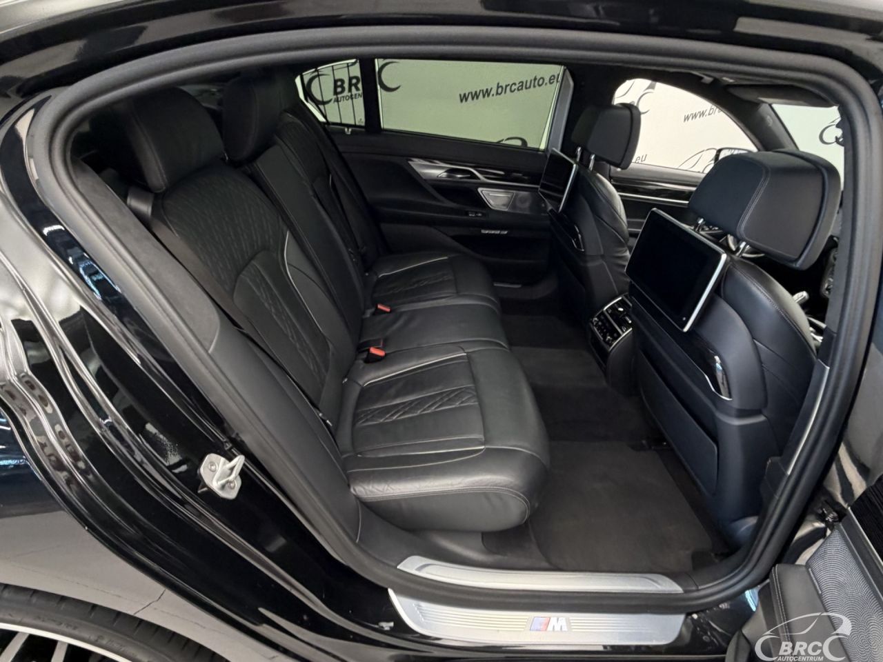 BMW 750 | 11