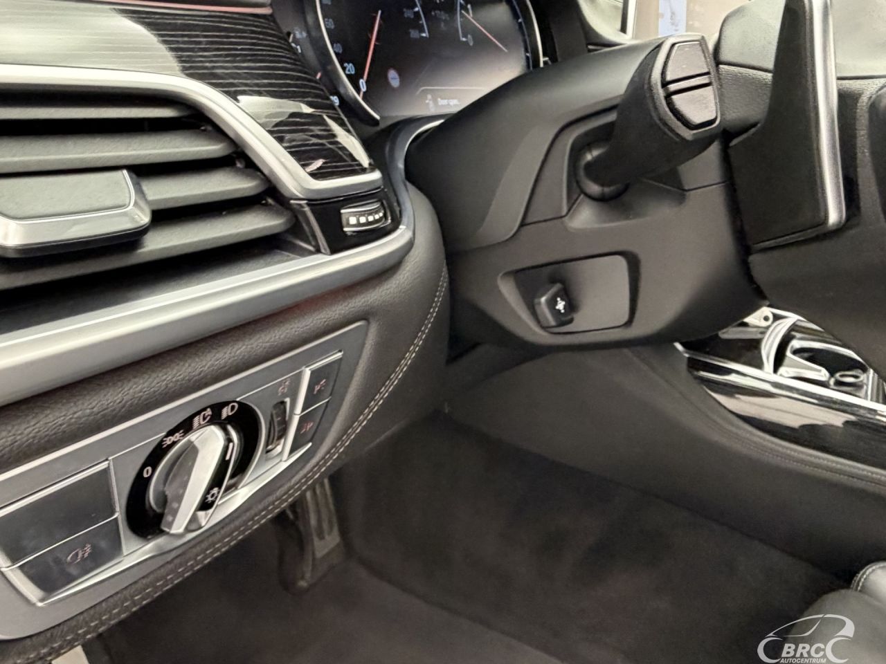 BMW 750 | 33