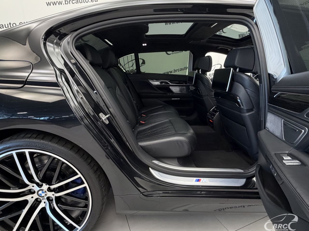 BMW 750 | 10