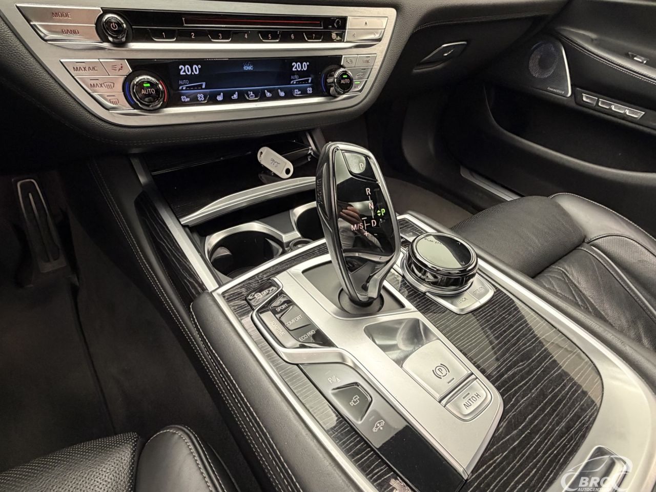 BMW 750 | 34