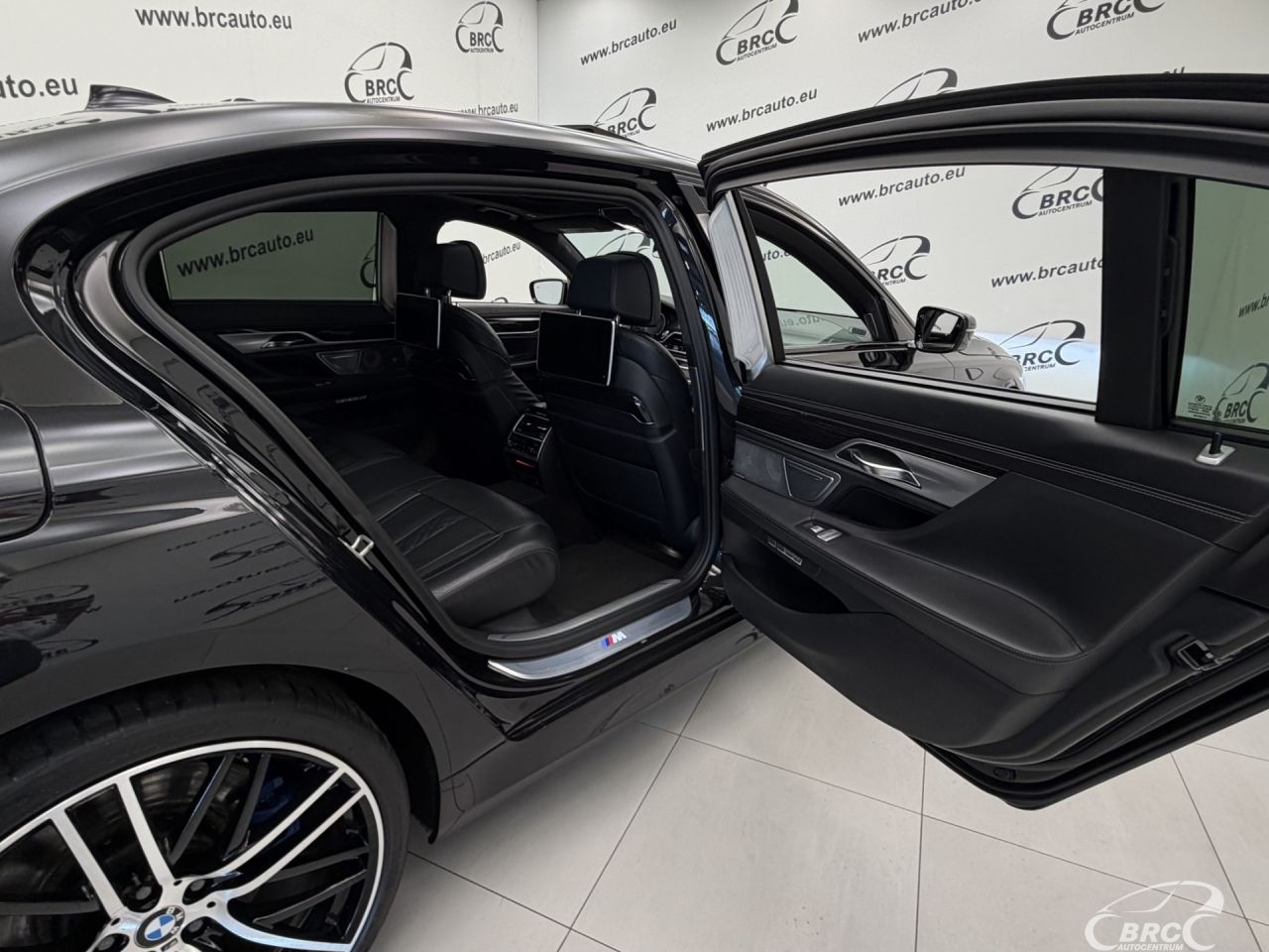 BMW 750 | 15