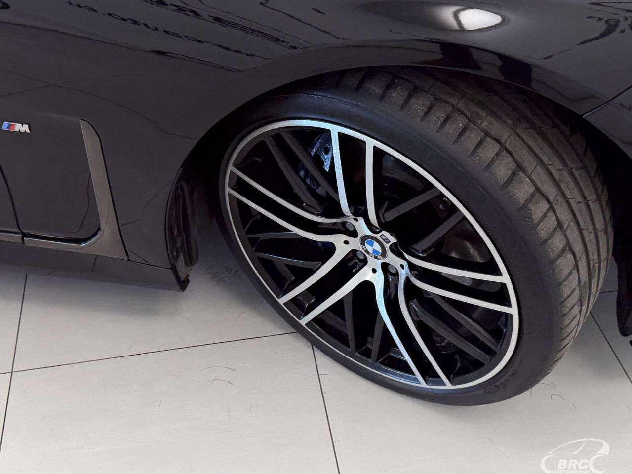 BMW 750 | 54