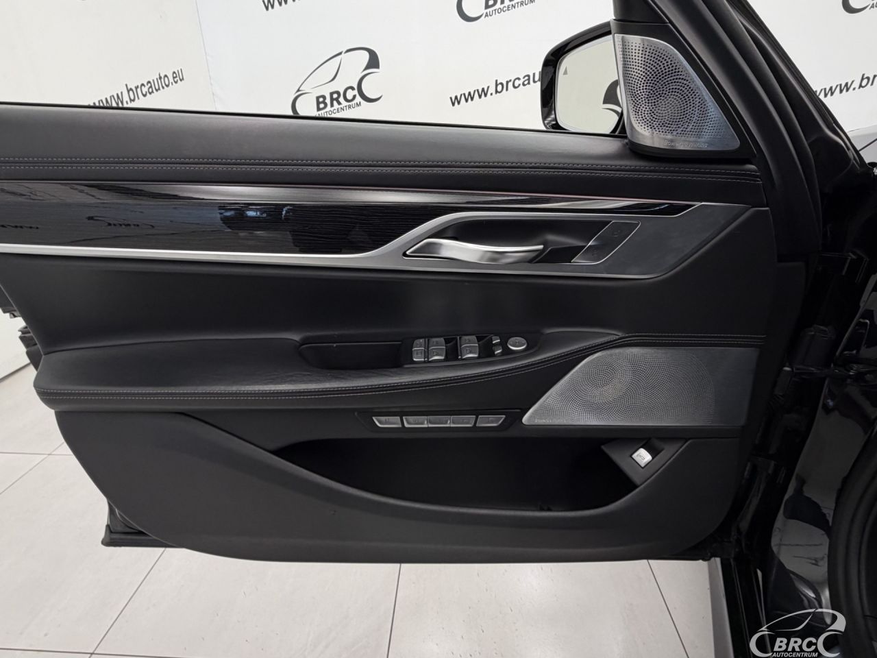BMW 750 | 26