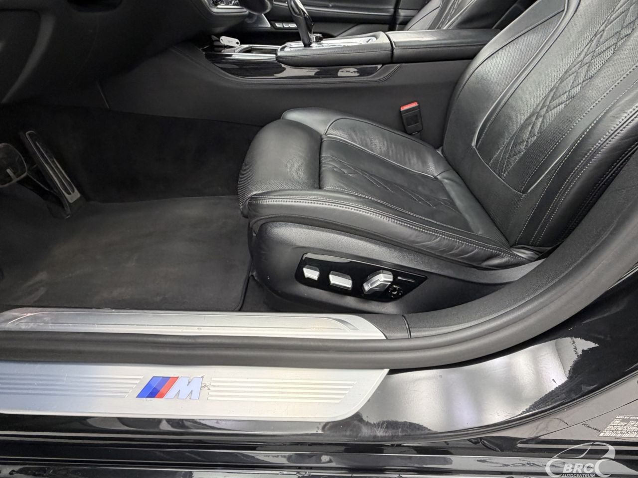 BMW 750 | 28