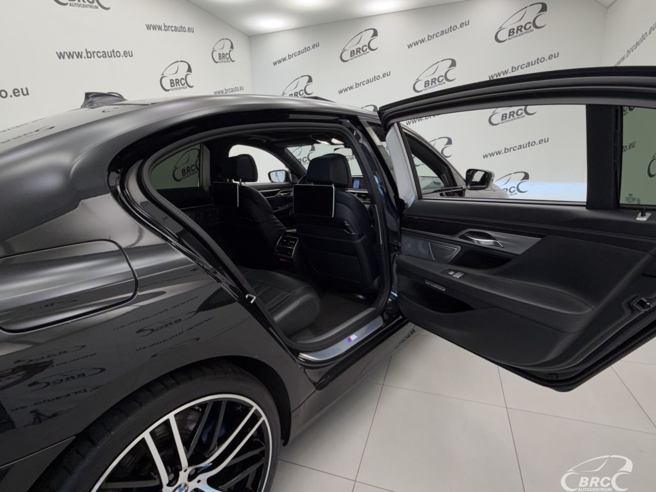 BMW 750 | 13