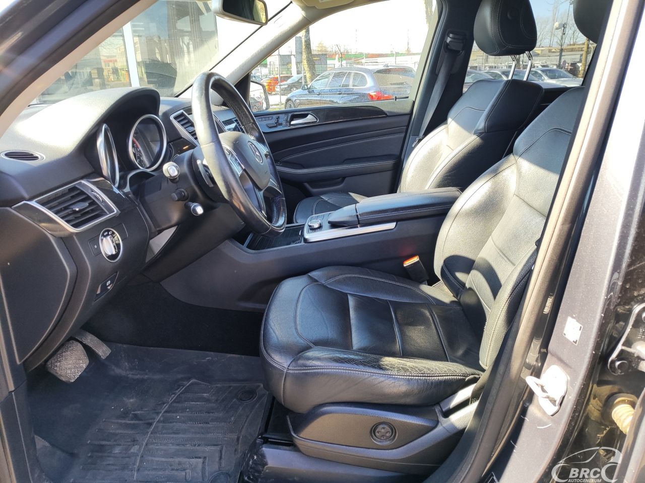 Mercedes-Benz ML350 | 23
