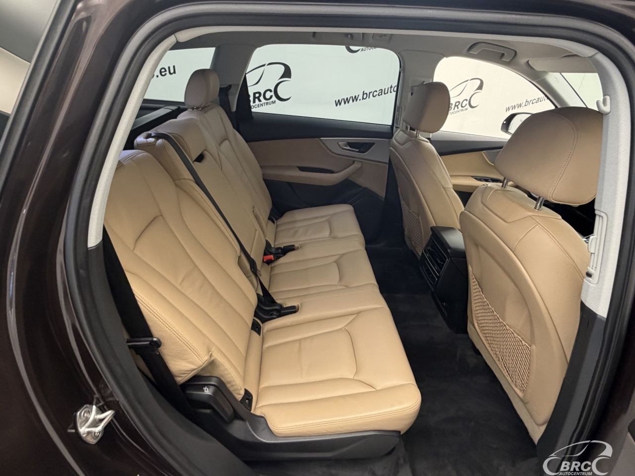 Audi Q7 | 10