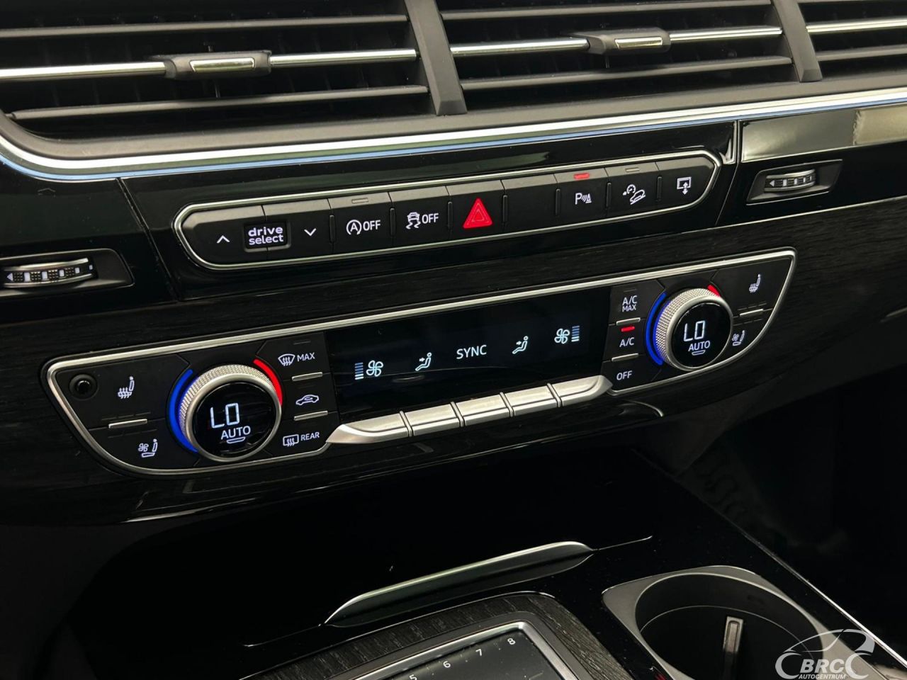 Audi Q7 | 24