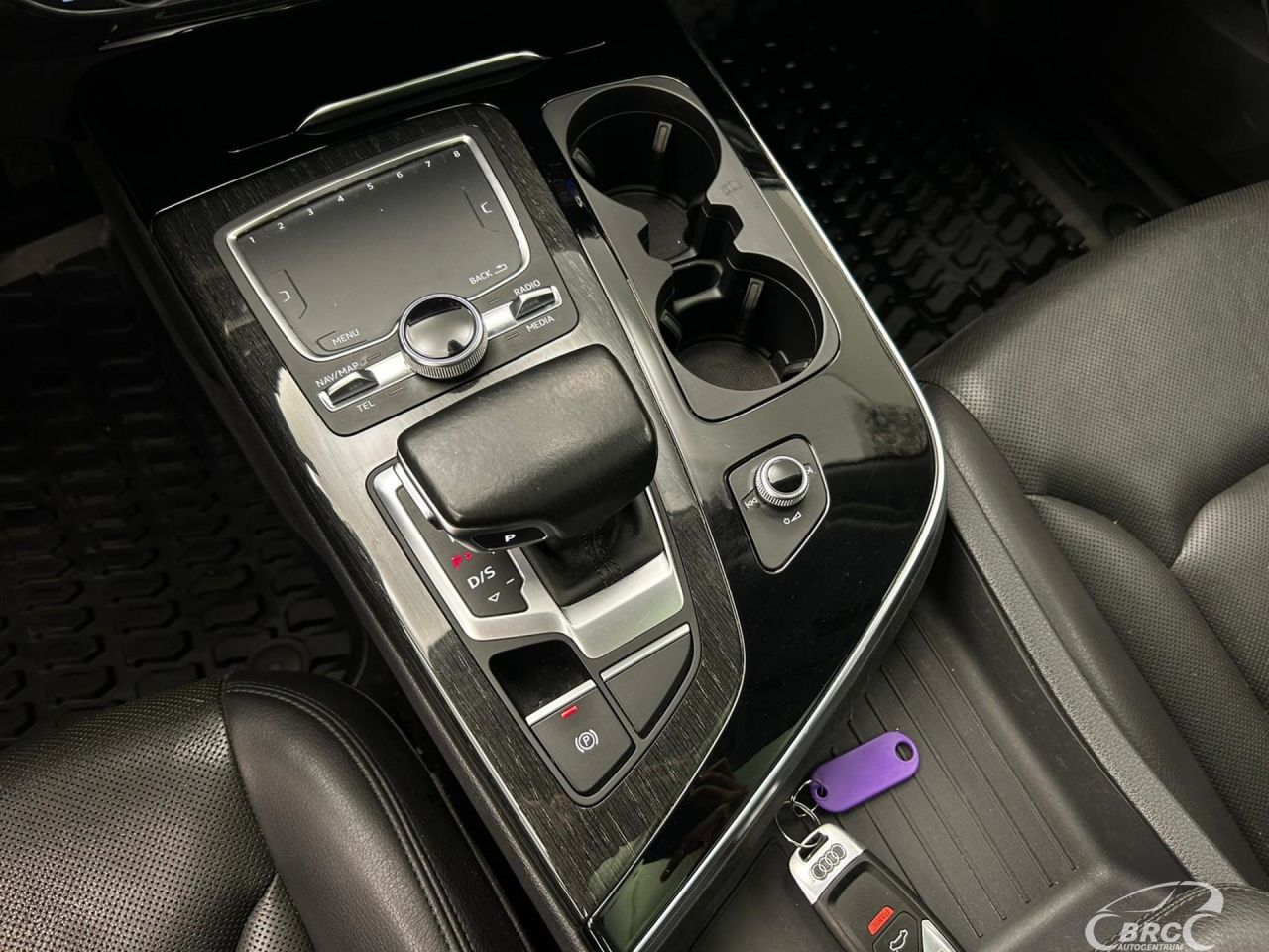 Audi Q7 | 25