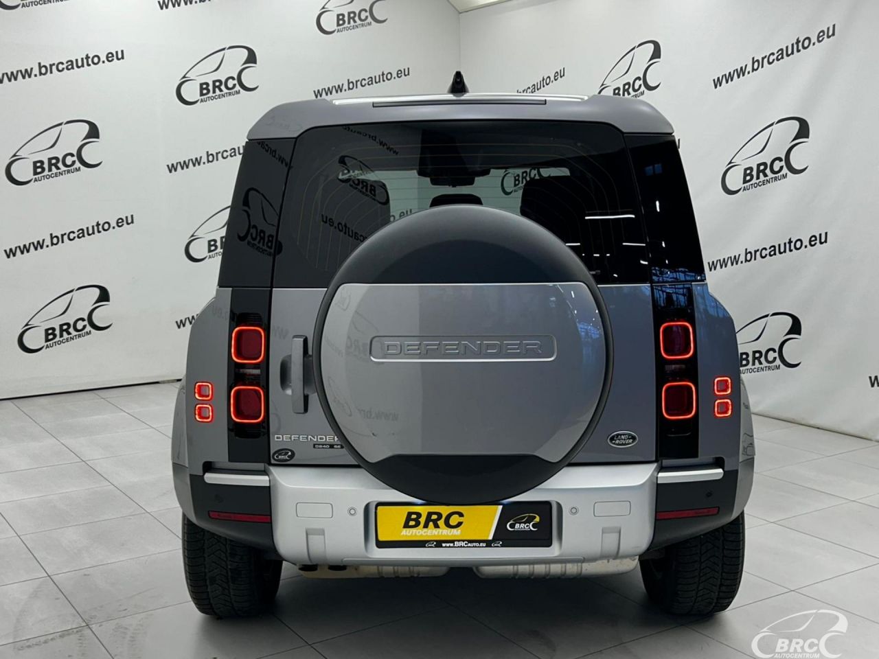 Land Rover Defender | 26