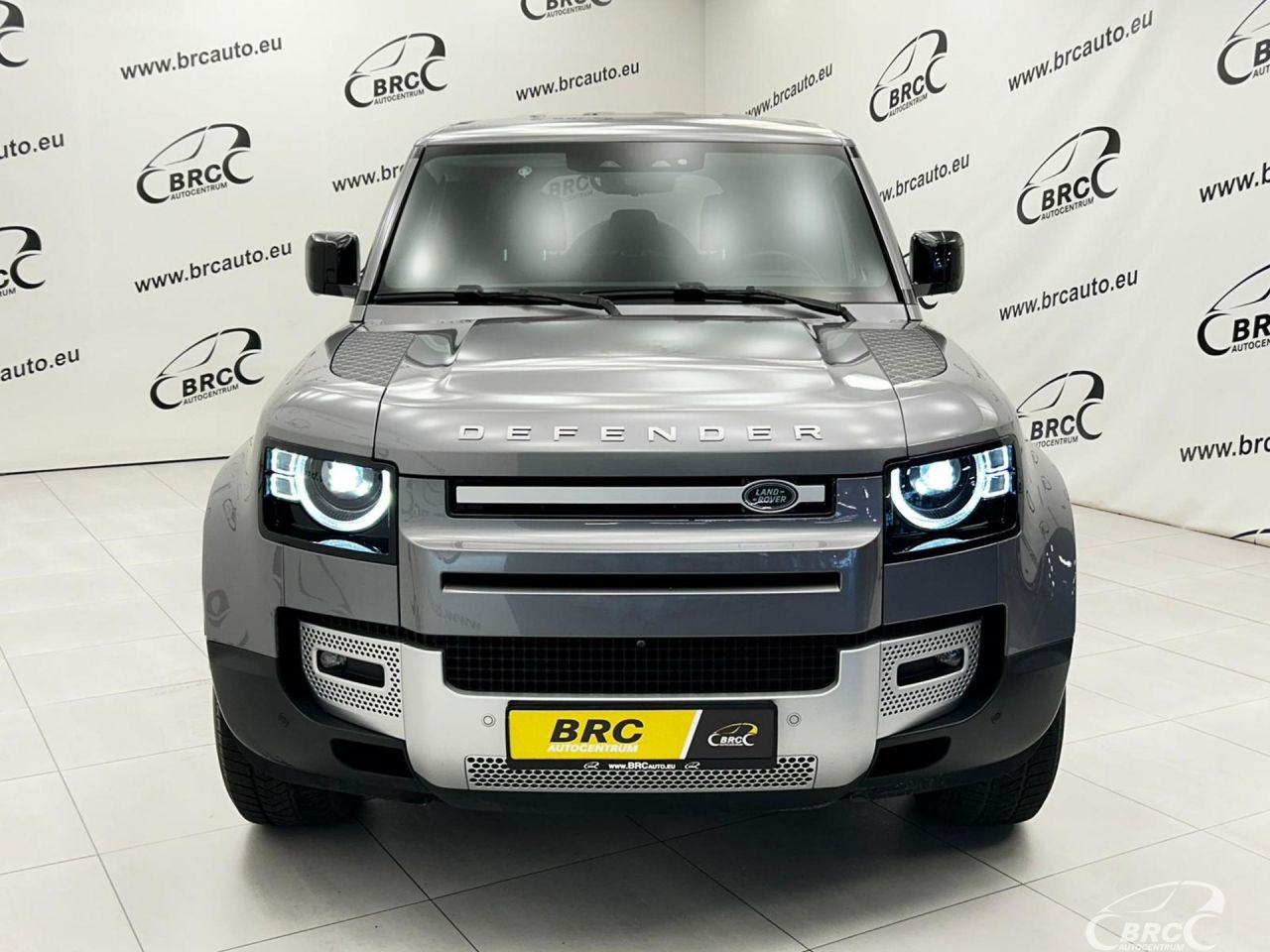 Land Rover Defender | 25