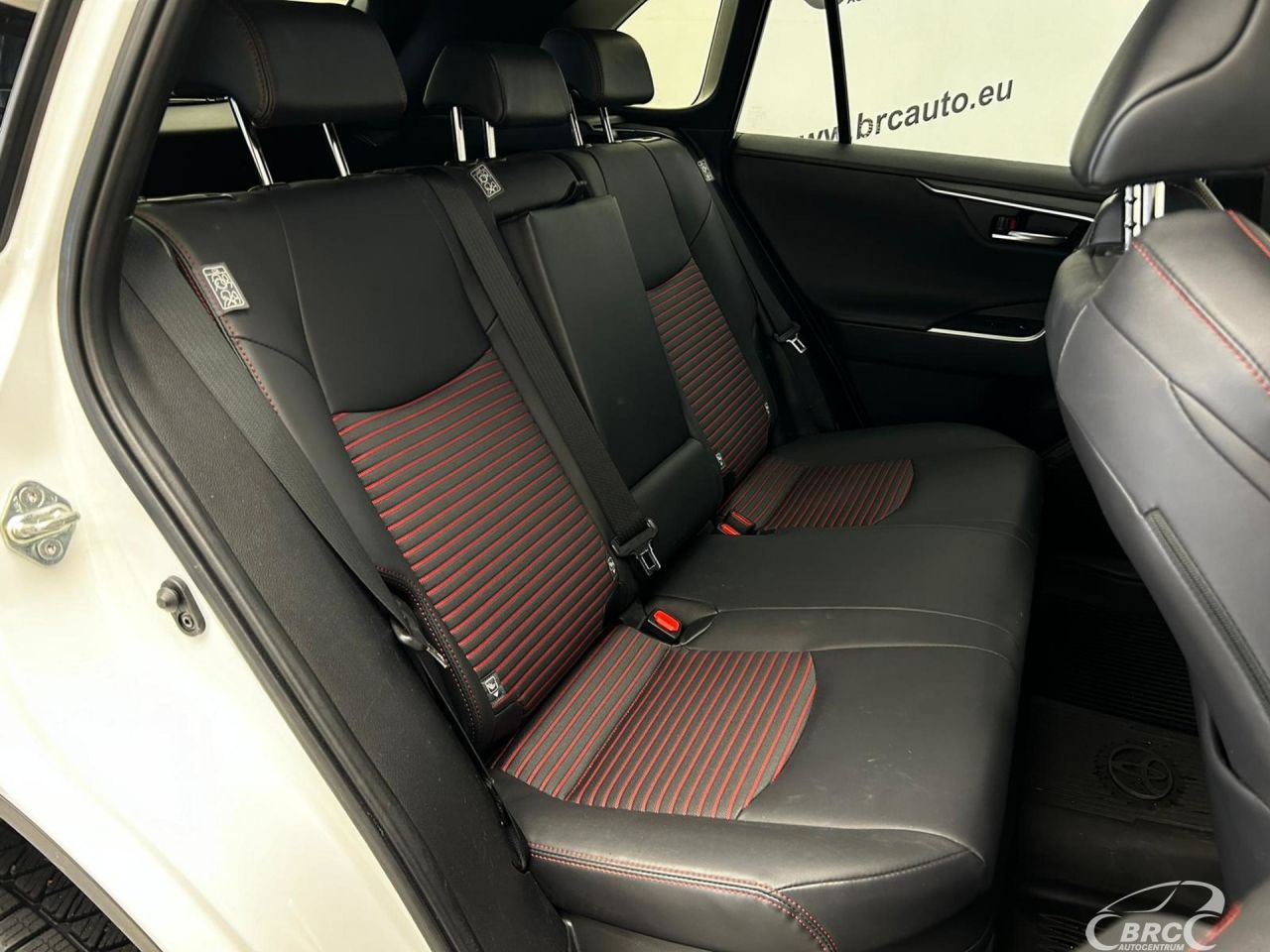 Toyota RAV4 | 8