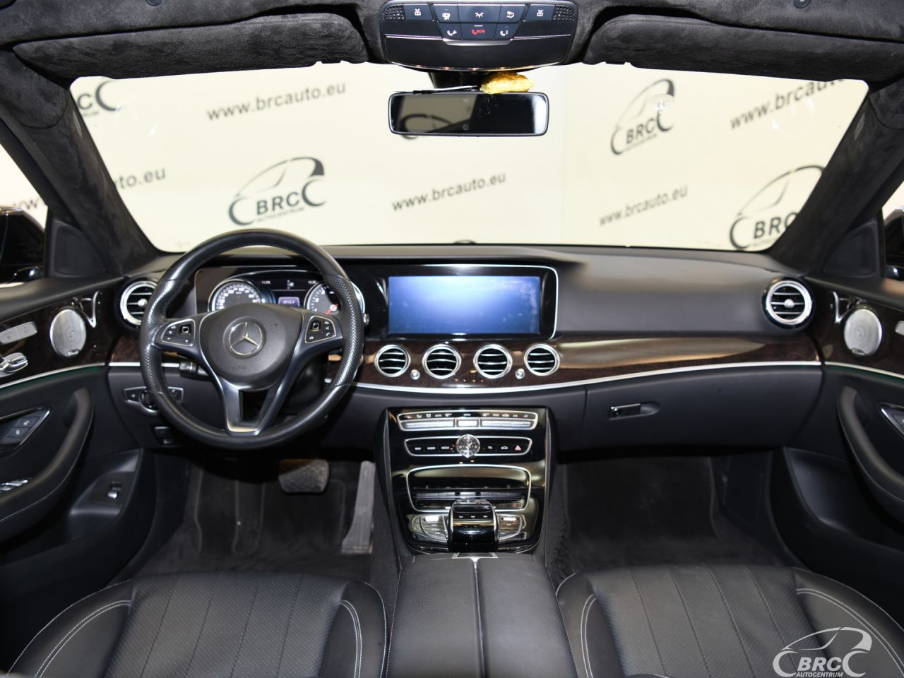 Mercedes-Benz E300 | 6
