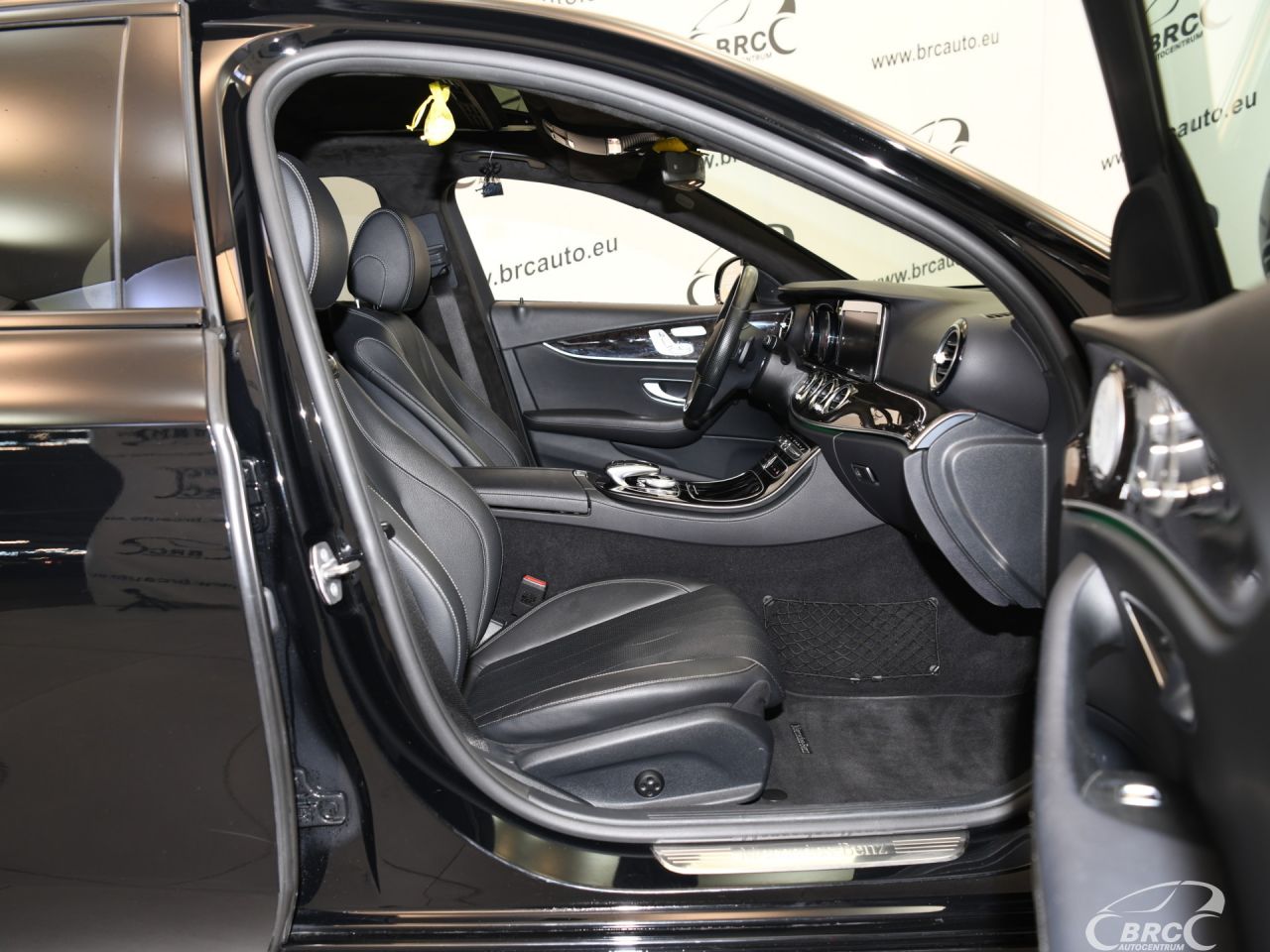 Mercedes-Benz E300 | 7