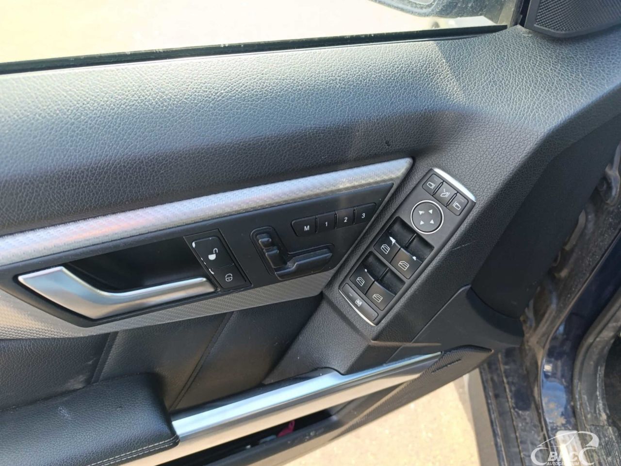 Mercedes-Benz GLK350 | 18