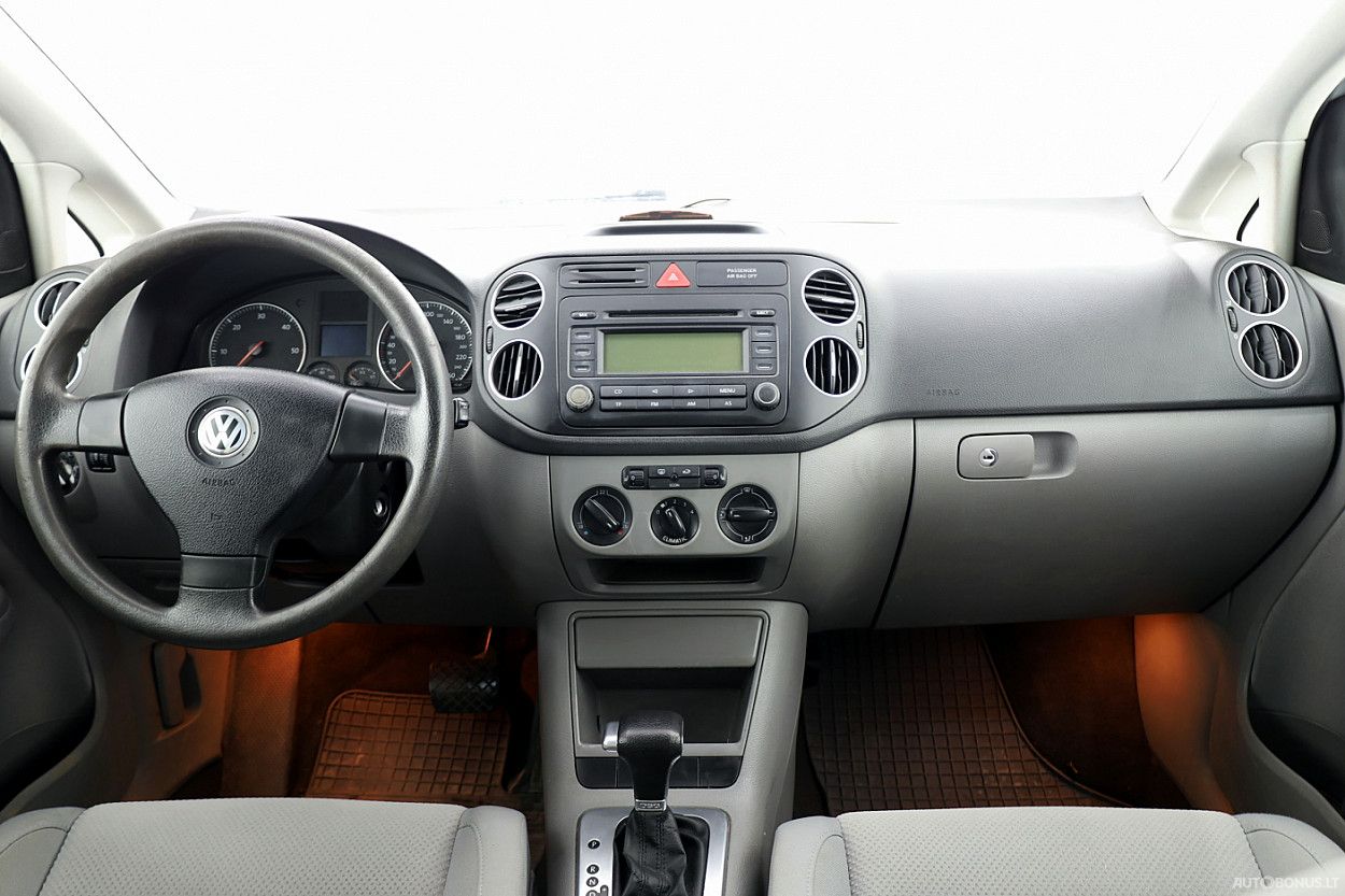 Volkswagen Golf | 4