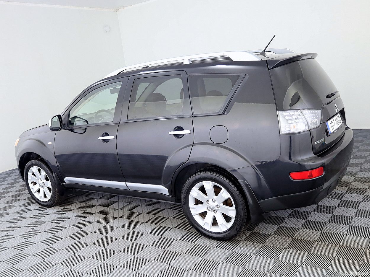 Mitsubishi Outlander | 3