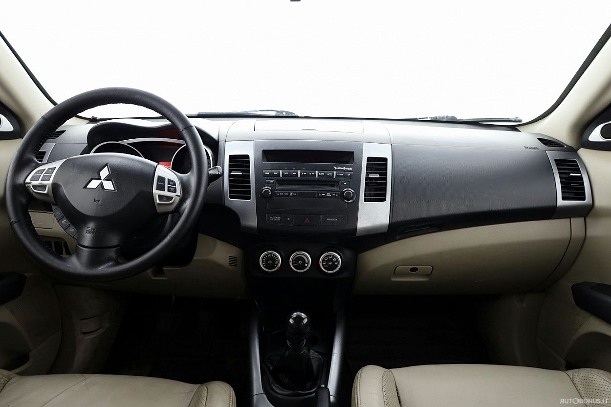 Mitsubishi Outlander | 4