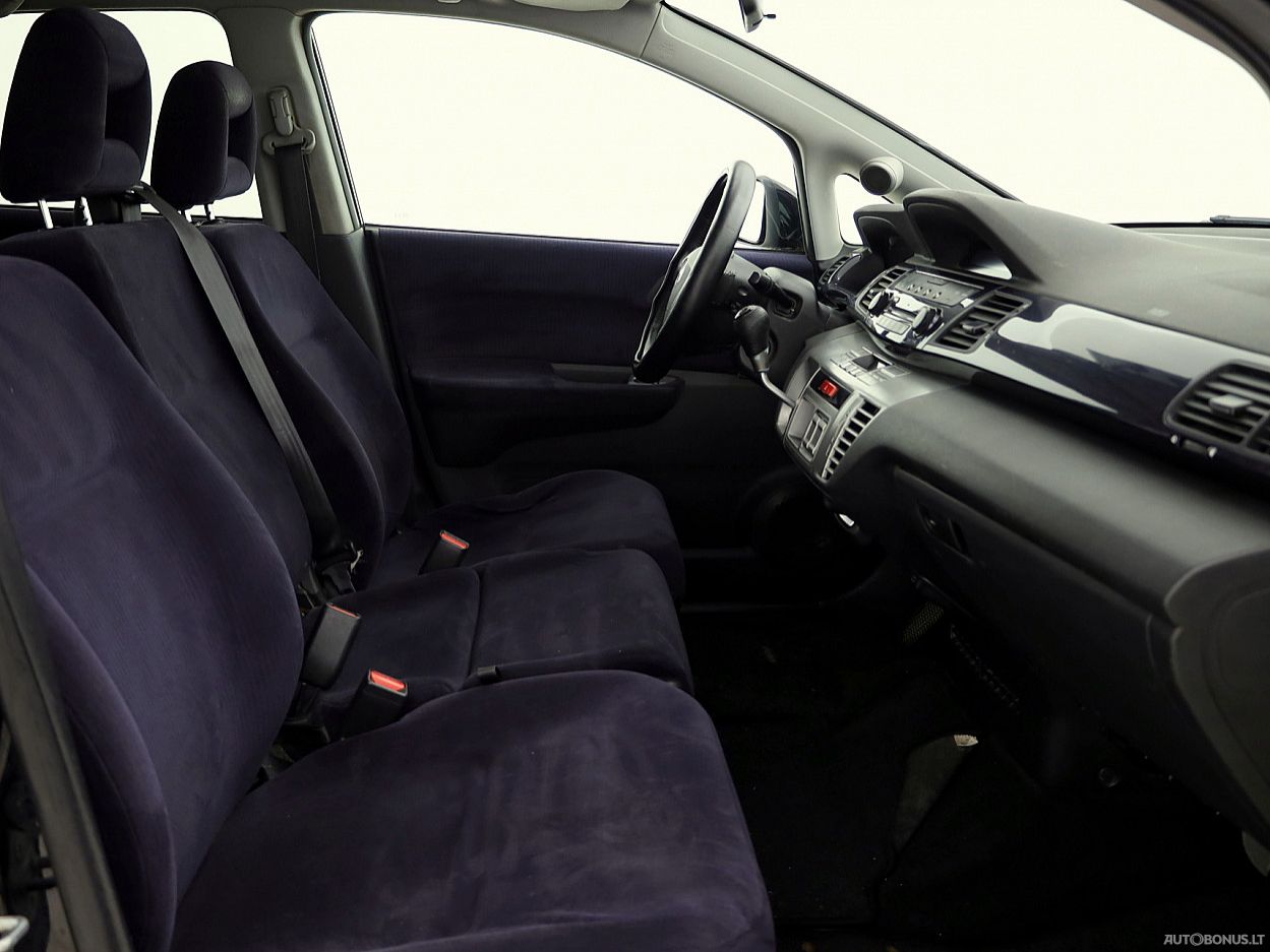 Honda FR-V | 3