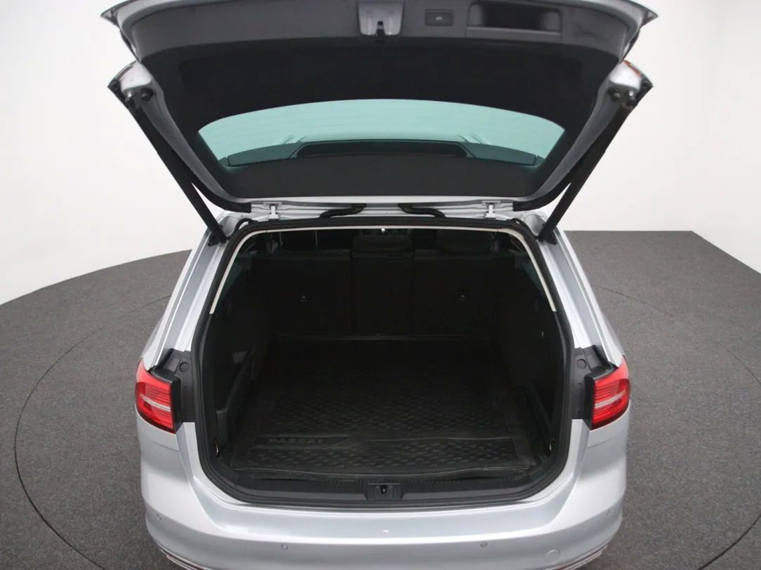 Volkswagen Passat | 37