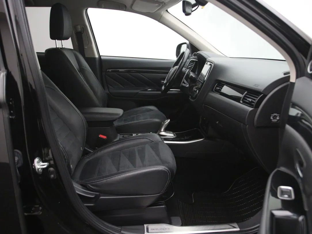Mitsubishi Outlander | 12