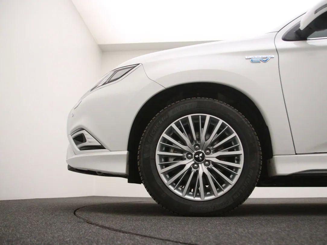 Mitsubishi Outlander | 25