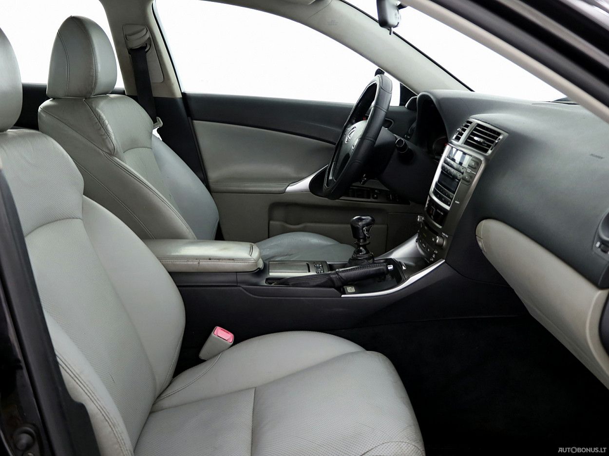Lexus IS 220 | 11