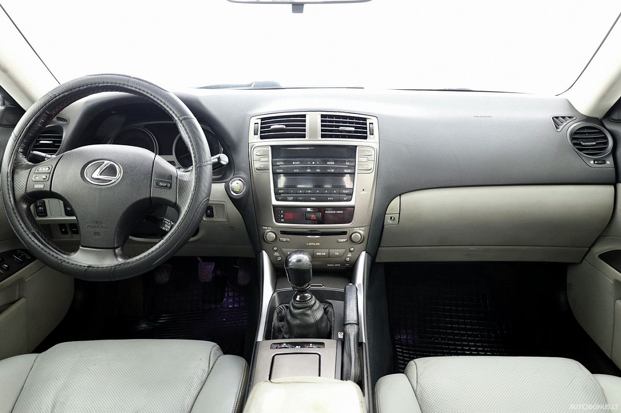 Lexus IS 220 | 13