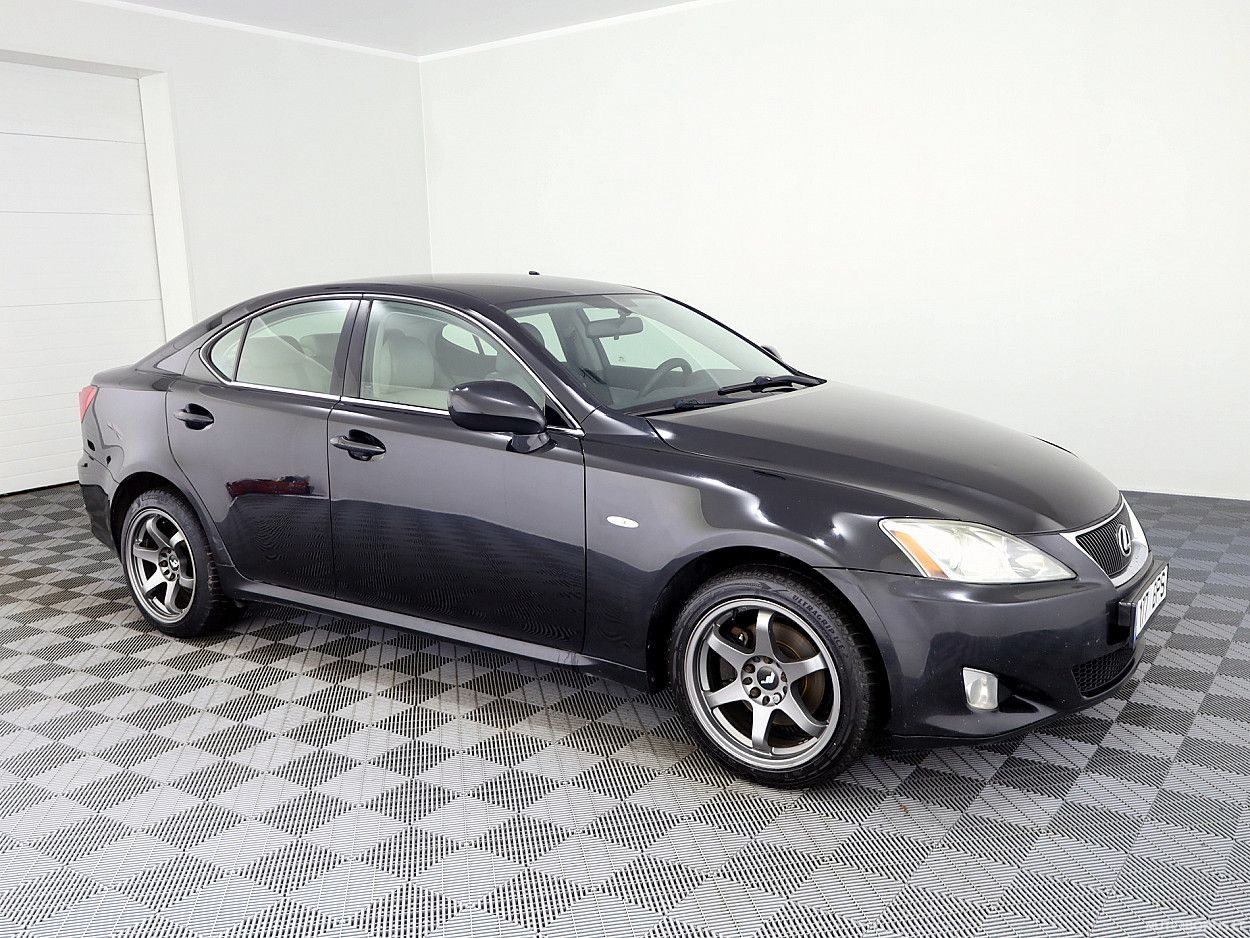 Lexus IS 220 | 2