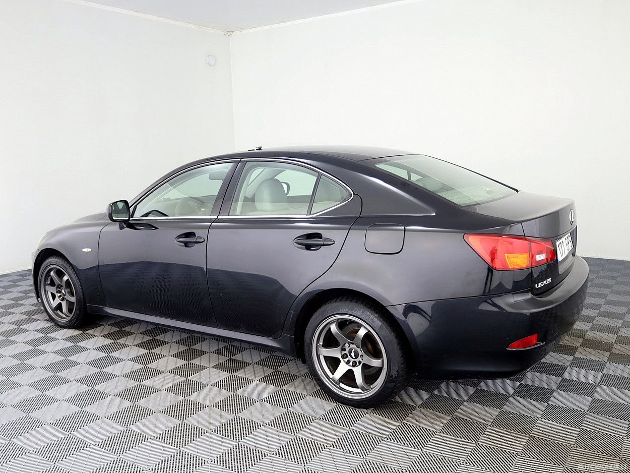 Lexus IS 220 | 4