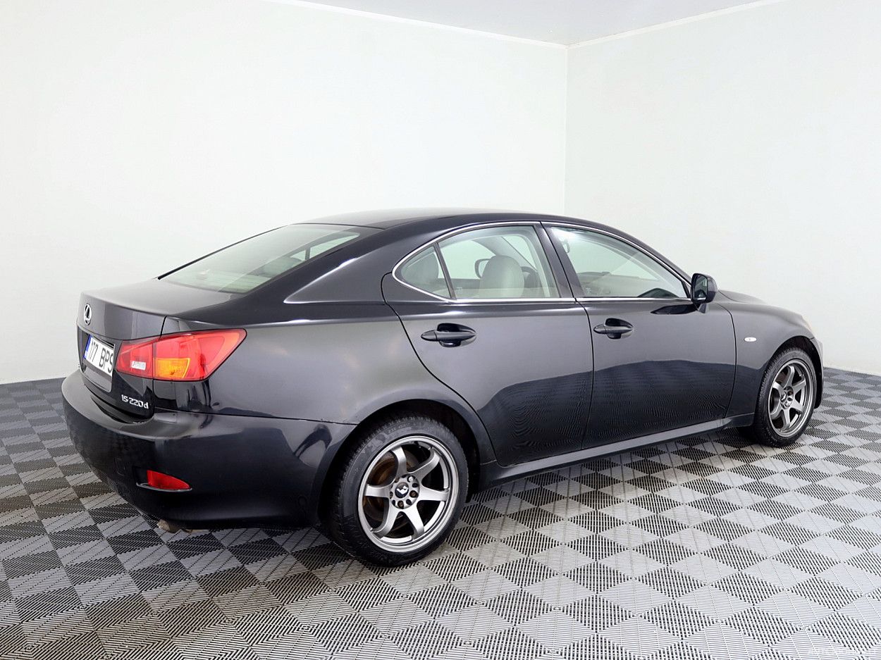 Lexus IS 220 | 5