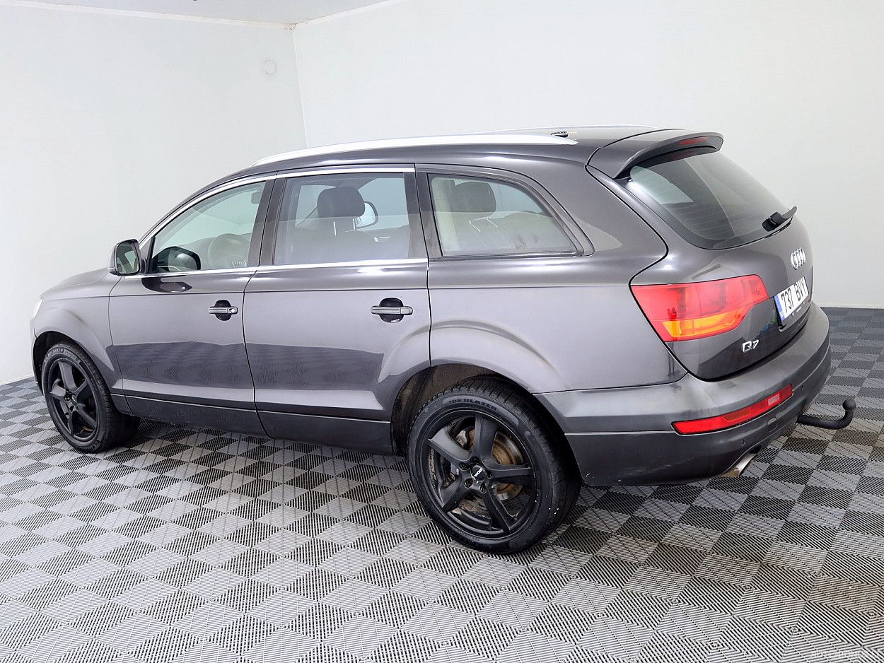 Audi Q7 | 3