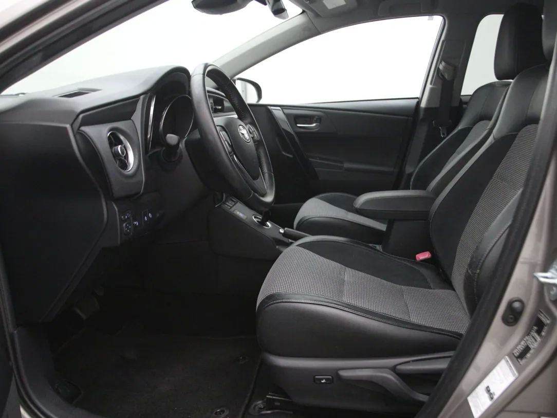 Toyota Auris | 3