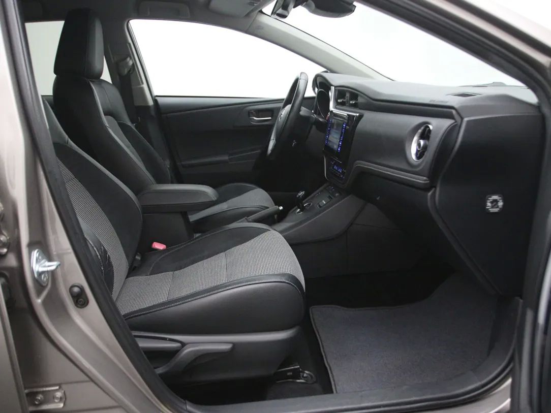 Toyota Auris | 13