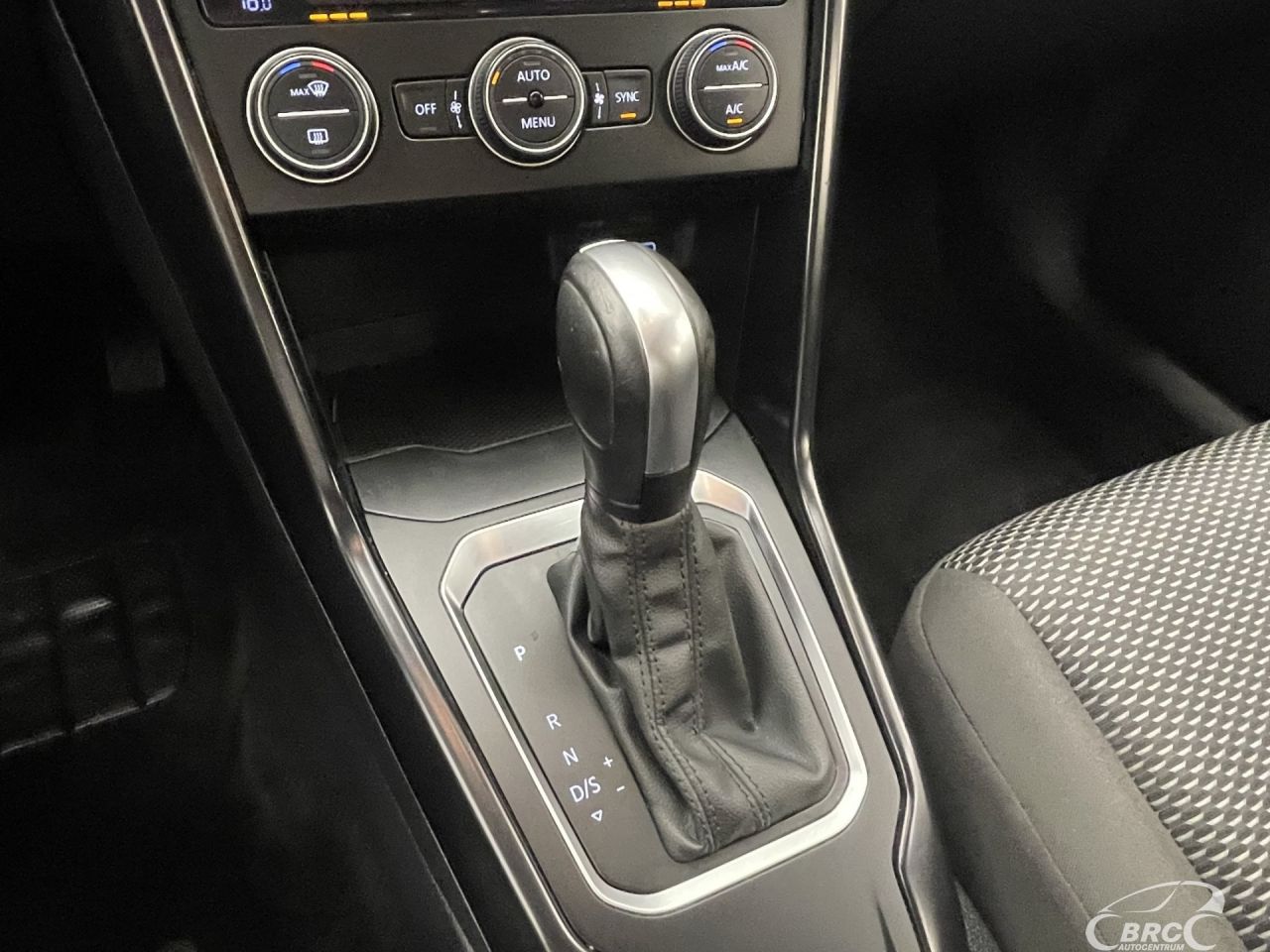 Volkswagen T-Roc | 23