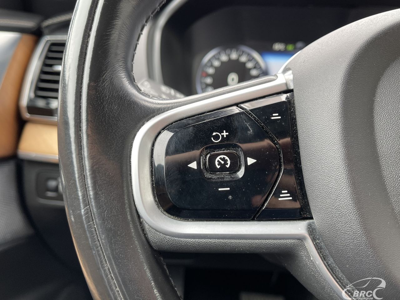 Volvo XC90 | 24