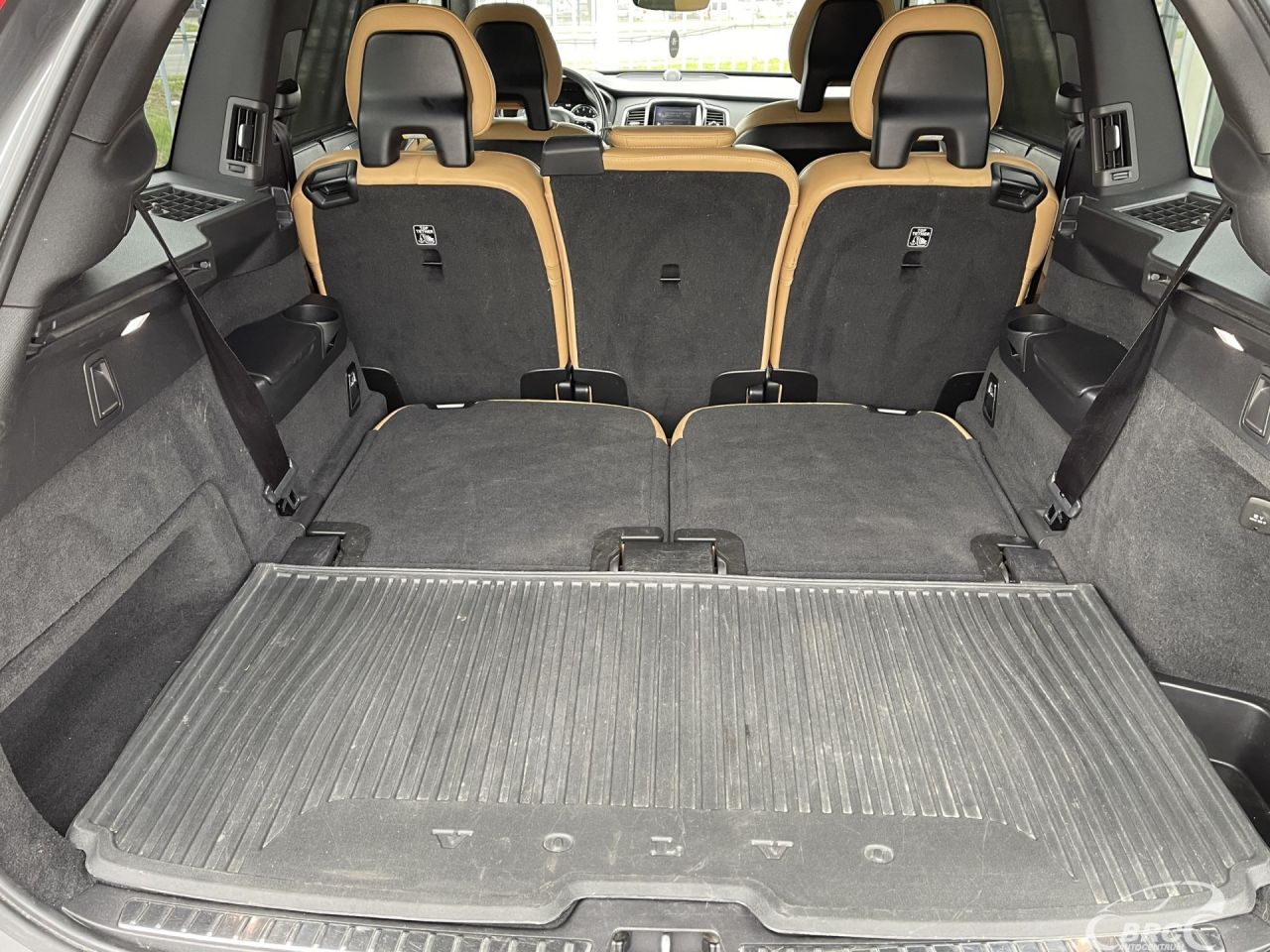 Volvo XC90 | 10