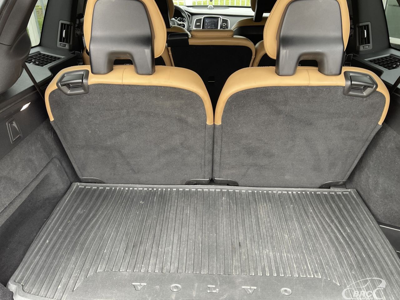 Volvo XC90 | 11