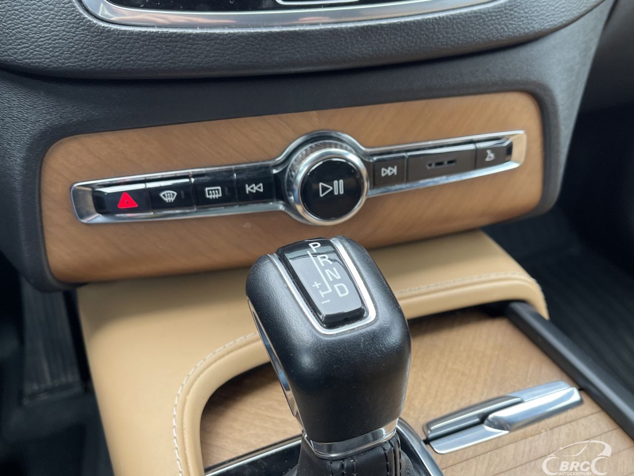 Volvo XC90 | 27