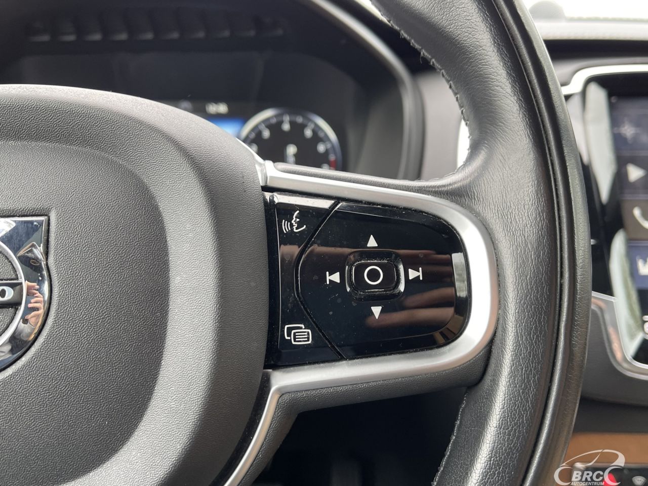Volvo XC90 | 25