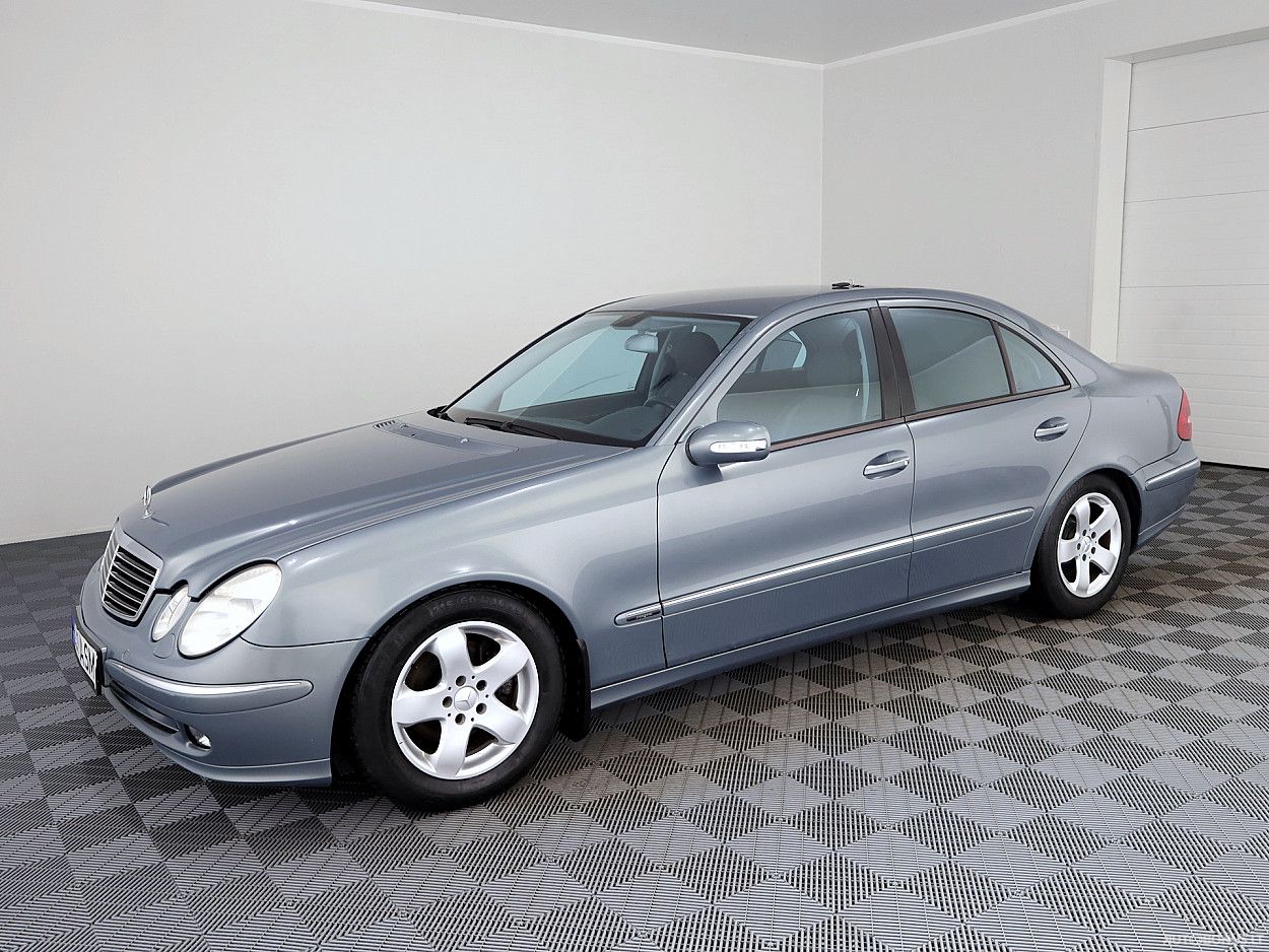 Mercedes-Benz E200 | 1
